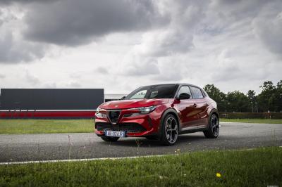 Alfa Romeo Junior Elettrica Elettrica 280 (2024)
