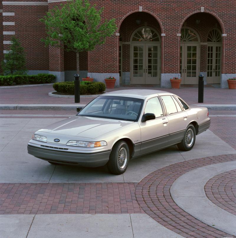 Ford Crown Victoria Touring Sedan 1992 image