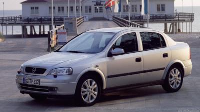 Vauxhall Astra mk4 Sedan 1.8 16v Auto Elegance (2000)