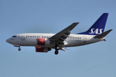 737-600 image