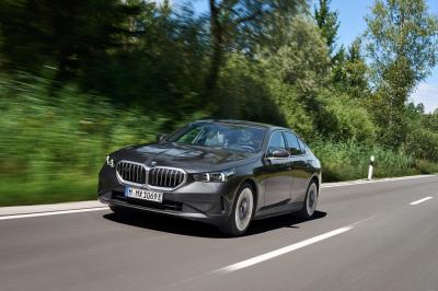 BMW G60 5 Series Sedan 520d xDrive Steptronic (2023)