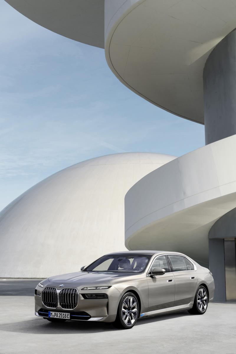 BMW i7 image