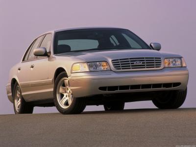 Ford Crown Victoria 4.6 V8 235hp HPP (Handling And Performance Package) (2000)