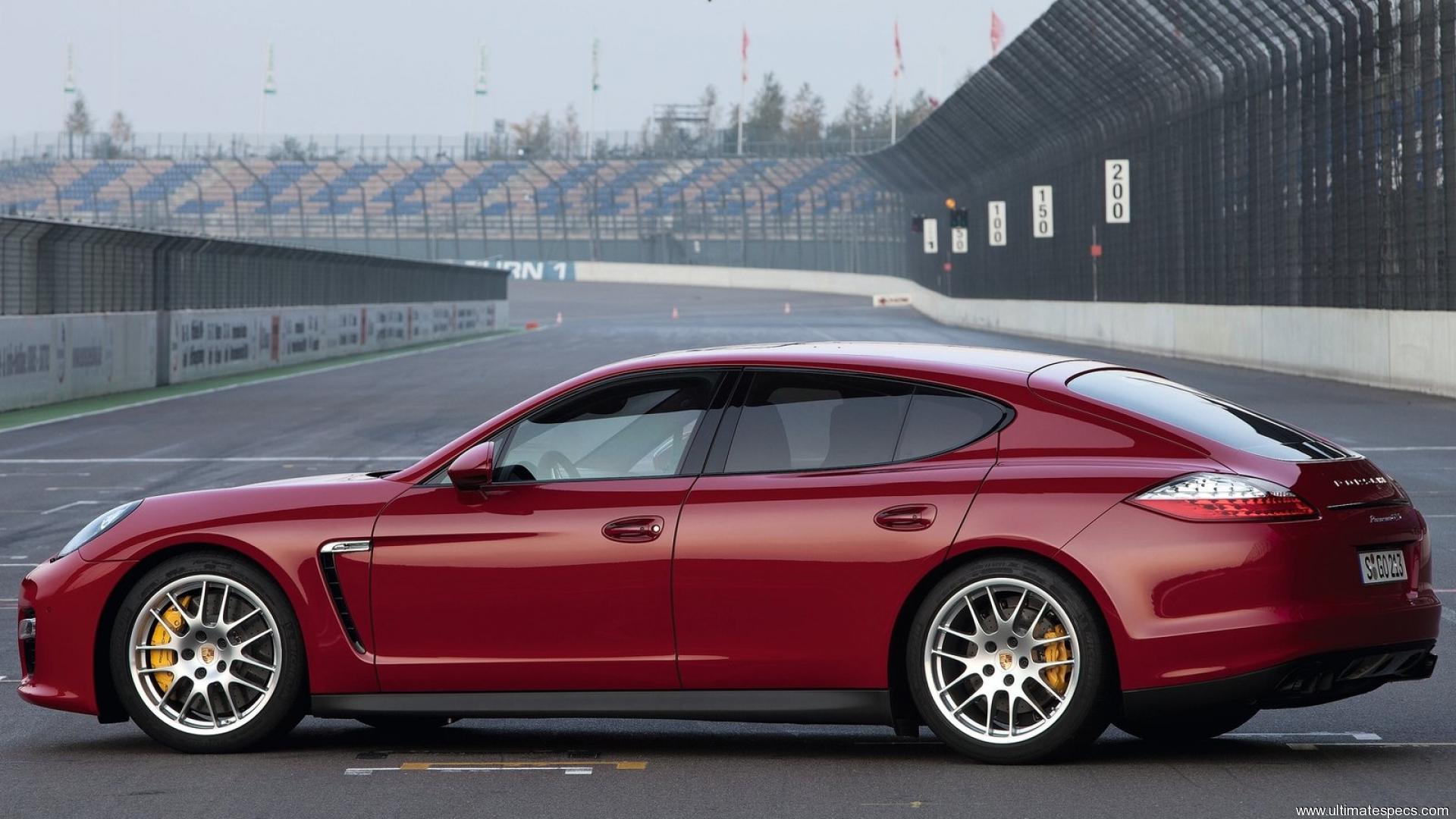 Porsche panamera красный