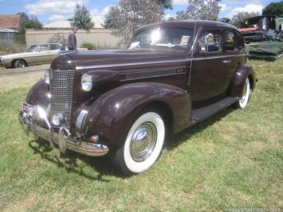 Oldsmobile Eight 4.2 (1937)