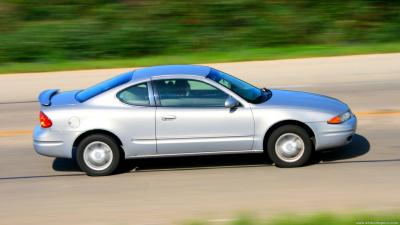 Oldsmobile Alero Coupe 2.4 (2001)