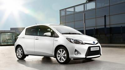 Helder op Absoluut Kosmisch Toyota Yaris Hybrid Technical Specs, Fuel Consumption, Dimensions