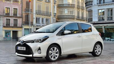 Toyota Yaris 3 2014 3d Hybrid Active (2014)