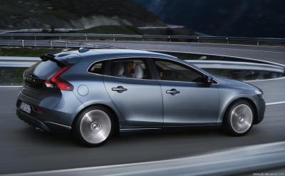 Volvo V40 II D3 R-Design (2013)