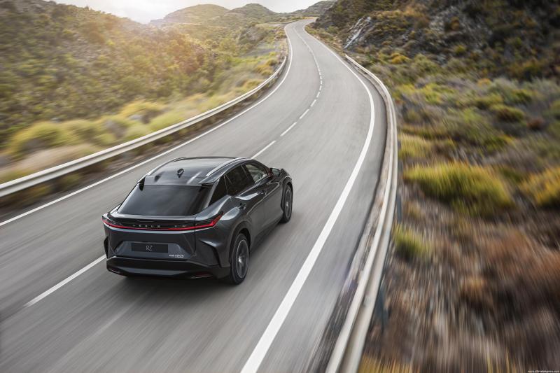 Lexus RZ image