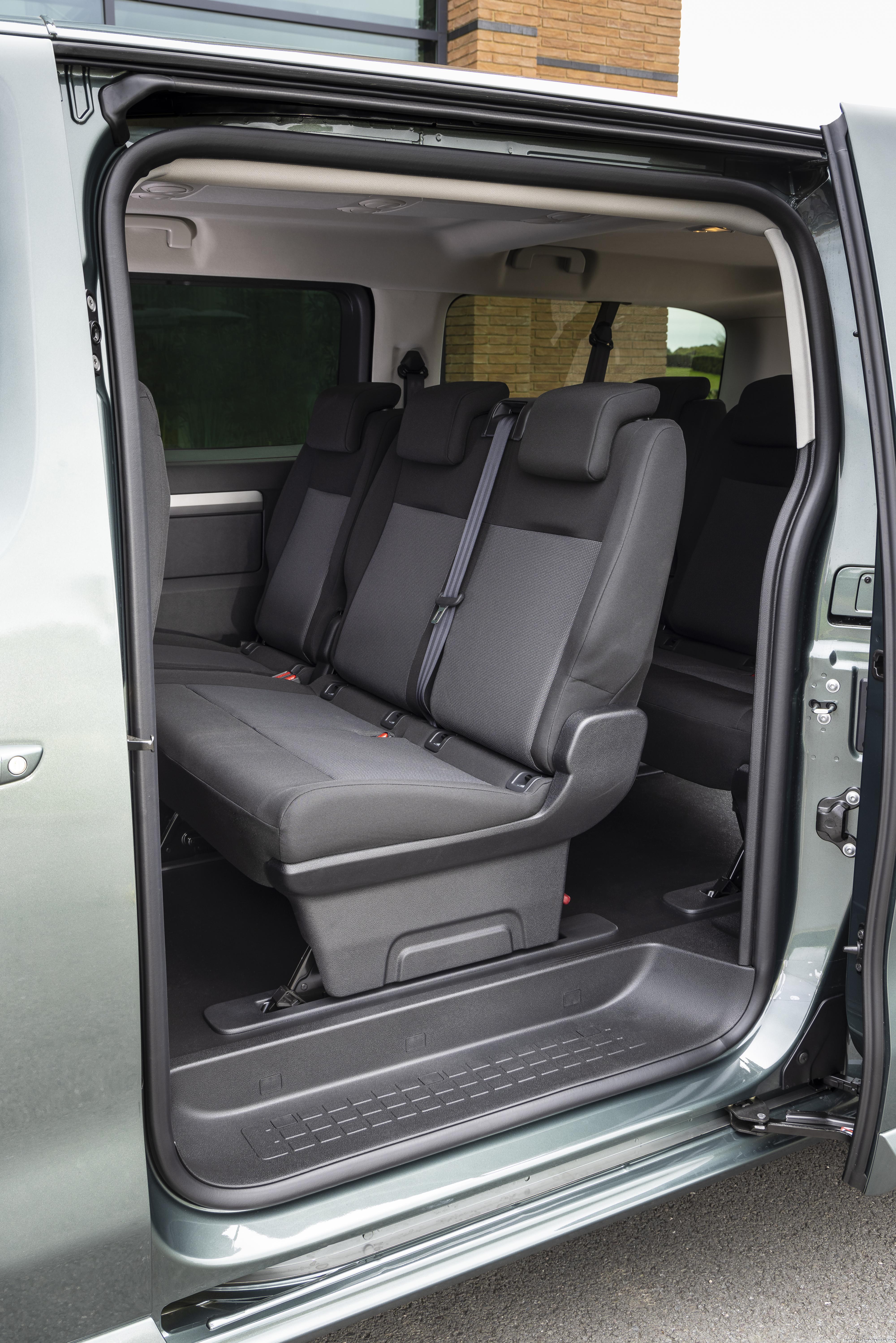 Peugeot e-Traveller Long