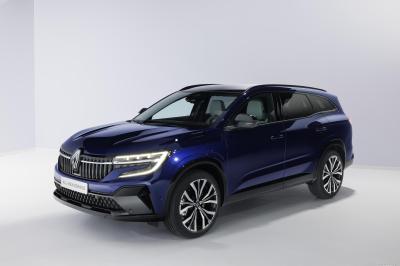 Renault Malta - all-new Renault Austral SUV E-Tech hybrid has a #HighTech  cockpit including openR link with Google built-in and head up display,  combining for a screen surface of 984cm2   #techcontrol #