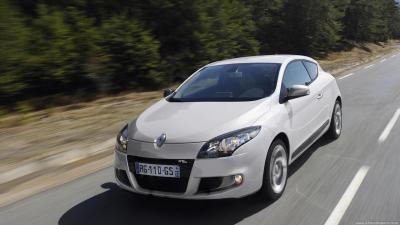 Renault Megane 3 Phase 2 Coupe Privilege 2.0 CVT 140 specs, dimensions