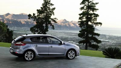 zij is Groet Zuidelijk Renault Megane 3 Phase 1 Bose Edition dCi 130 Technical Specs, Fuel  Consumption, Dimensions