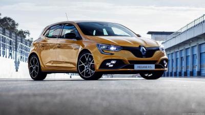RENAULT Clio IV RS TROPHY 220 CV KEYLESS FULL CUIR RS MONITOR BOSE CAMERA  GPS JANTES 18″ RS !!