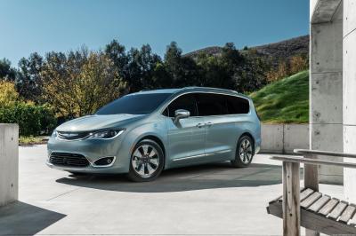 Chrysler Pacifica 2017 3.6 V6 LX (2016)