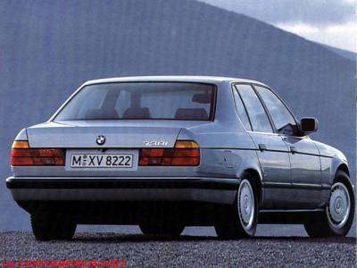 BMW E32 7 Series 735iL (1987)